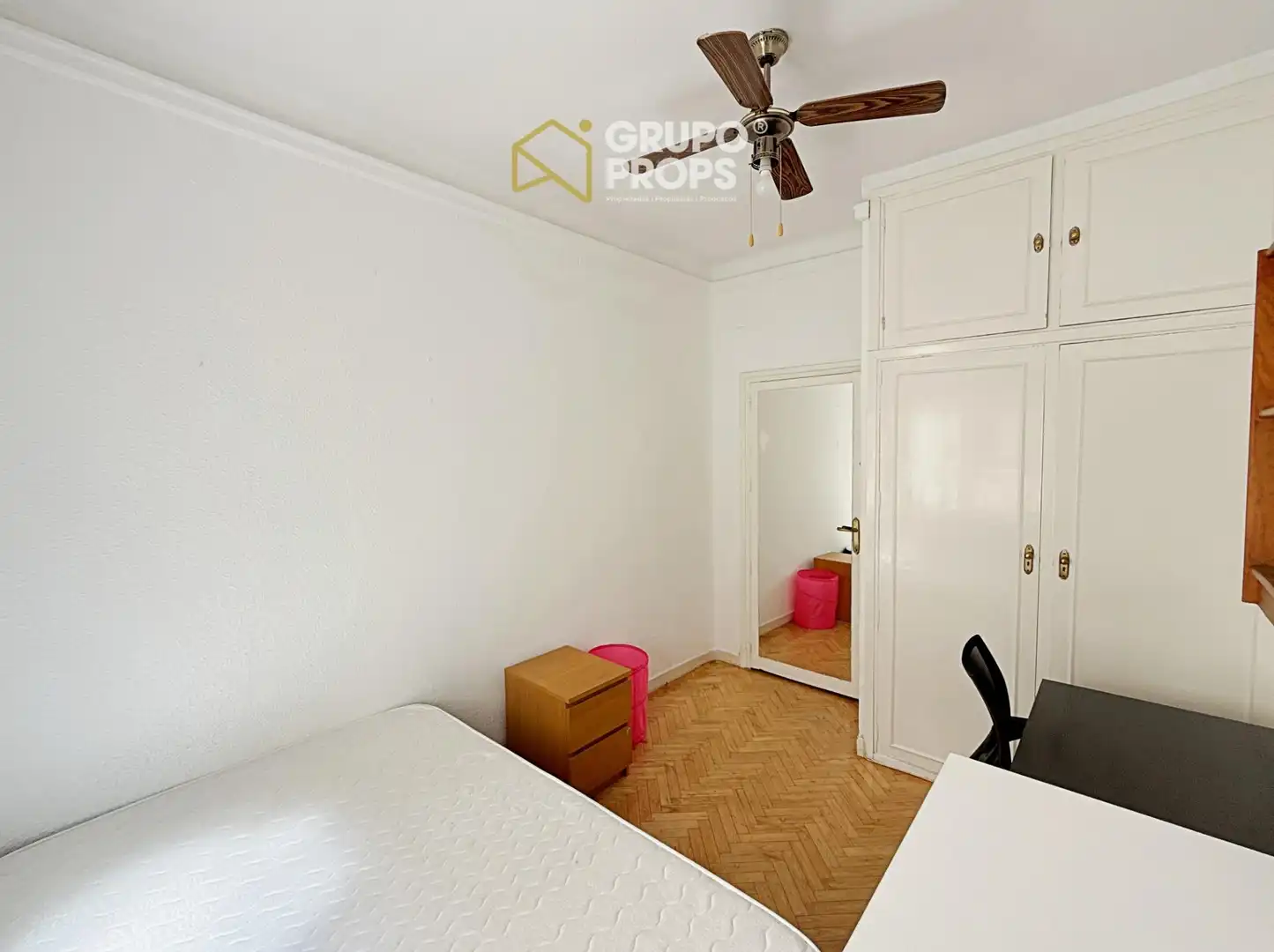 Habitación de Piso de alquiler en Madrid con Calefacción, Parquet y Amueblado