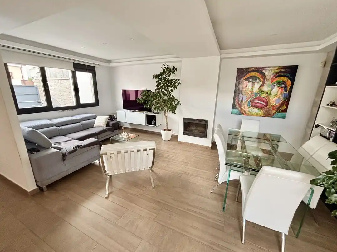 Sala de estar de Casa adosada en venta en Olías del Rey con Aire acondicionado, Calefacción y Piscina