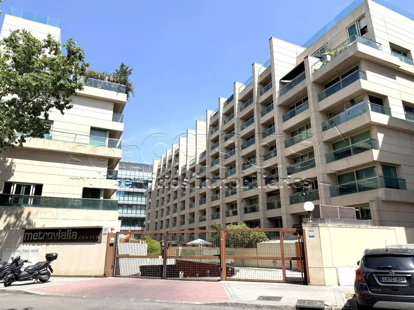 Vista exterior de Piso de alquiler en Madrid con Aire acondicionado, Calefacción y Jardín privado