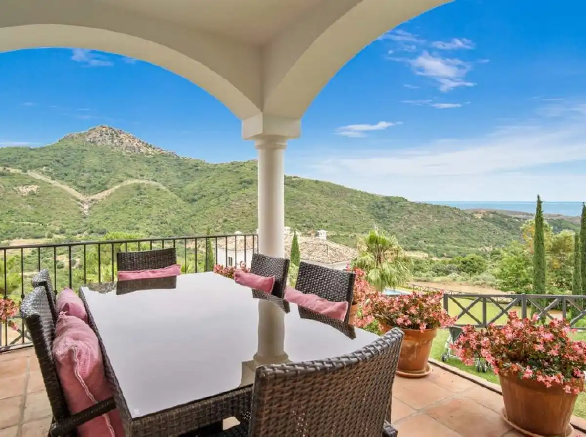 Chalet con piscina en venta en Benahavís pueblo, imagen 2