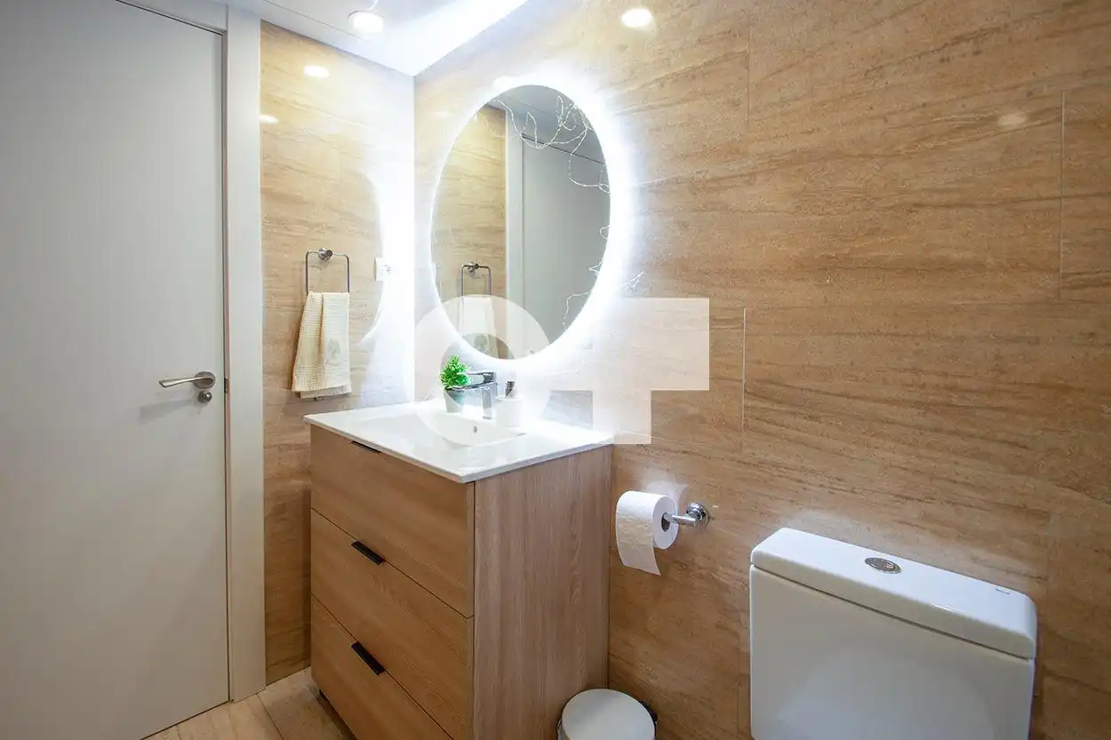 Baño de Piso en venta en Barcelona con Aire acondicionado, Calefacción y Jardín privado