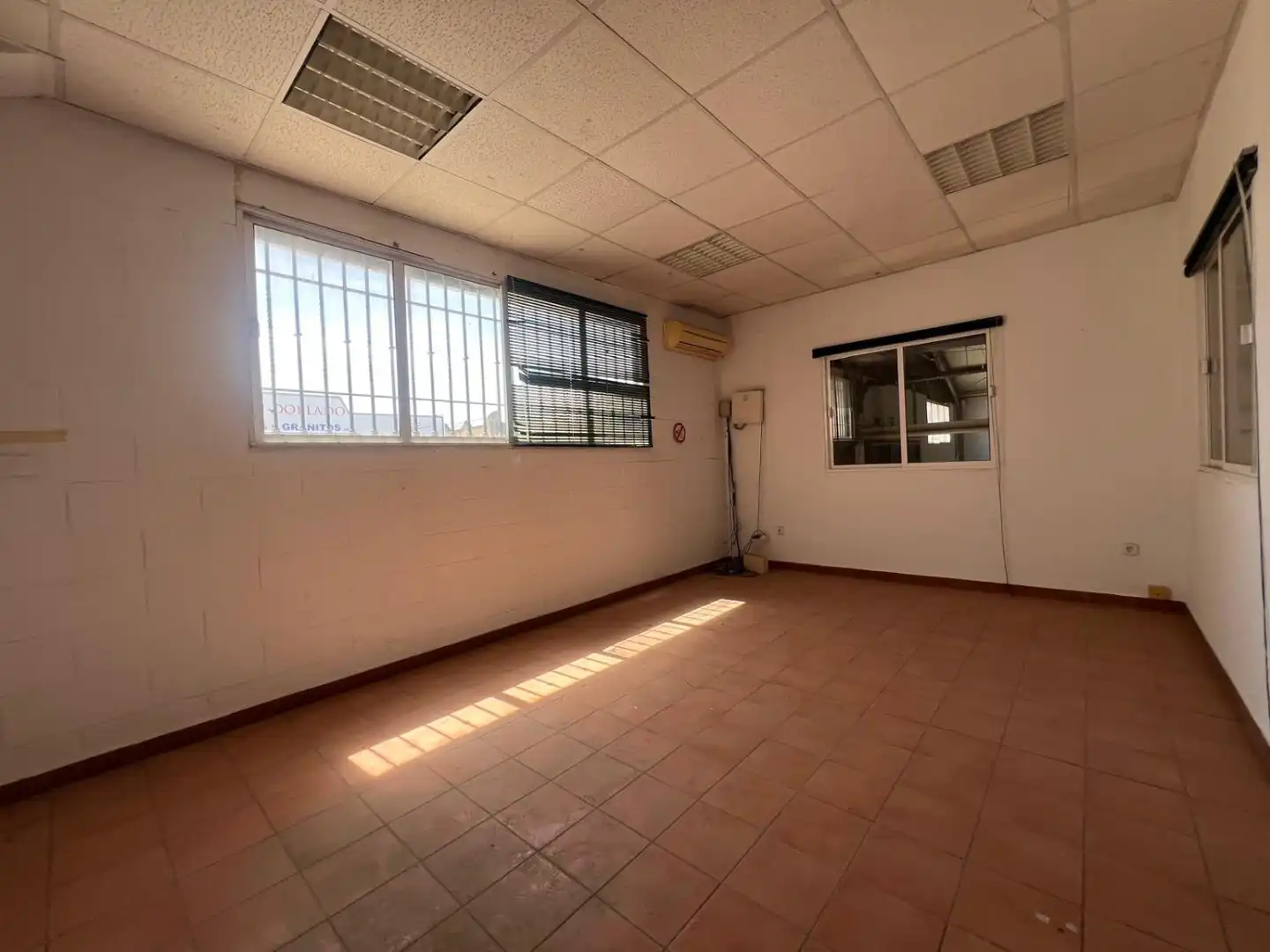 Nave industrial en venta en Utrera