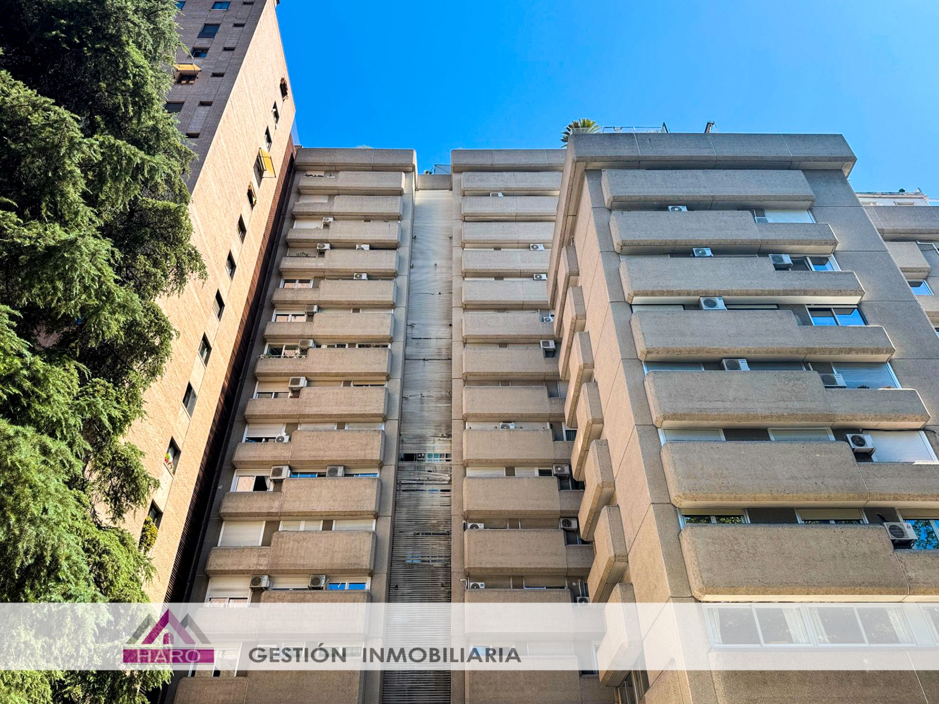 Exterior view of Attic for sale in  Madrid Capital  with Air Conditioner, Terrace and Oven