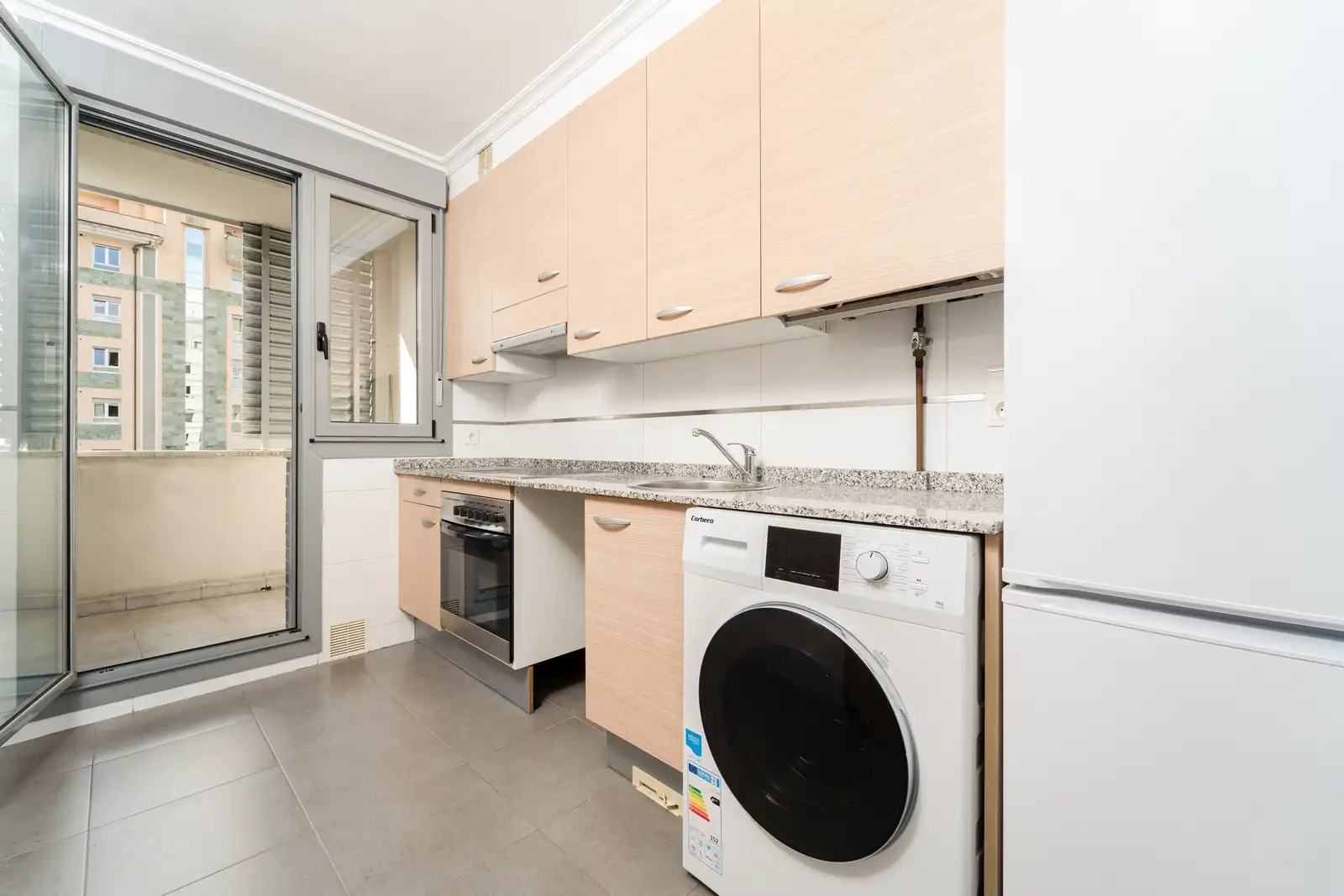 Cuina de Pis en venda en Oviedo  amb Aire condicionat, Terrassa i Traster