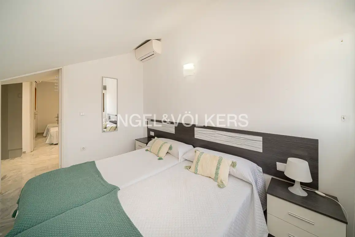 Bedroom of Attic for sale in Benidorm  with Air Conditioner and Community pool