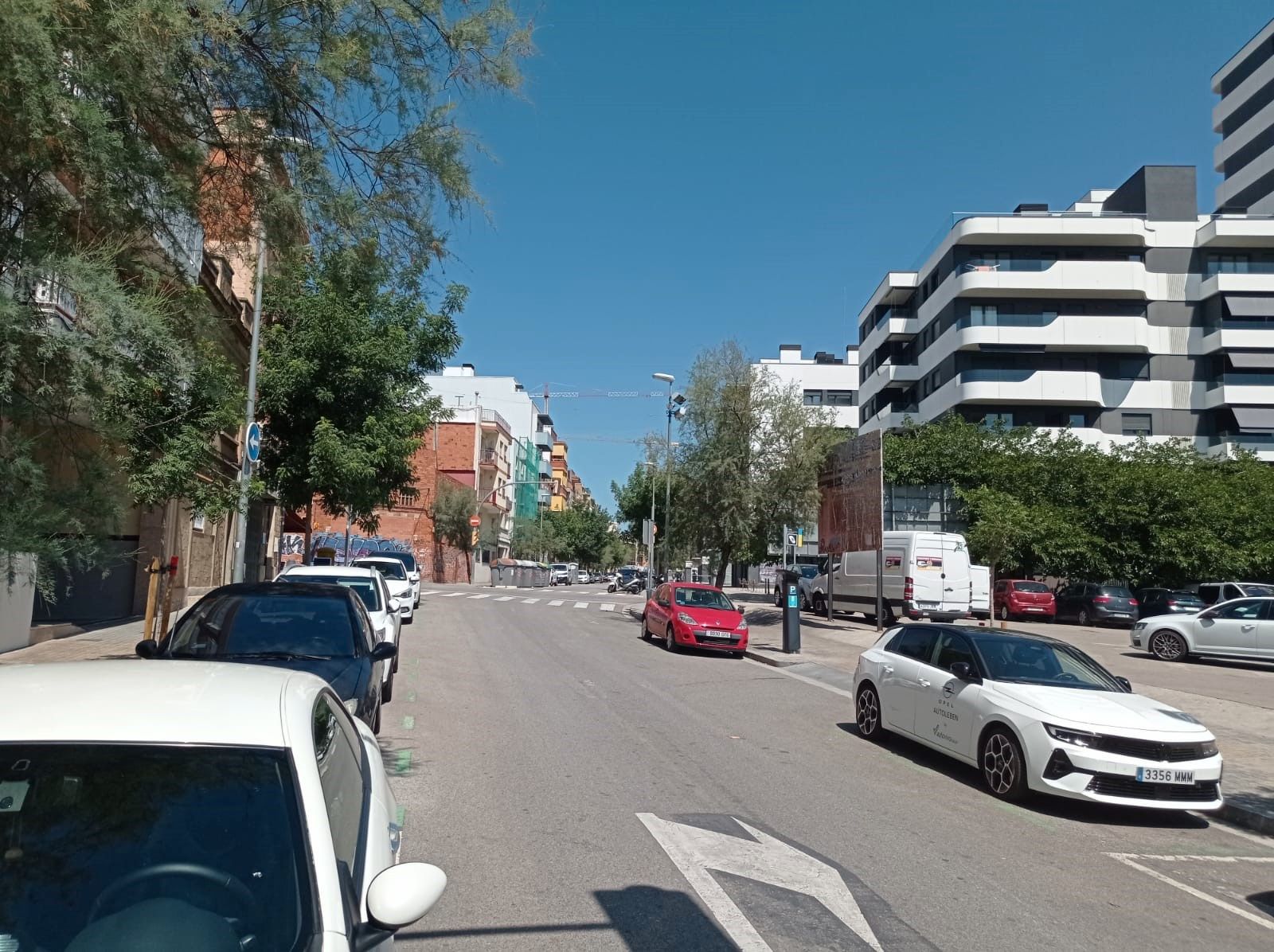 Exterior view of Flat for sale in L'Hospitalet de Llobregat  with Alarm