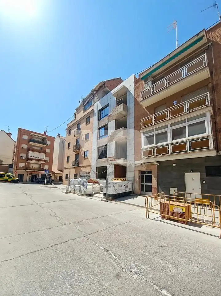 Vista exterior de Apartamento en venta en Madrid con Calefacción y Trastero