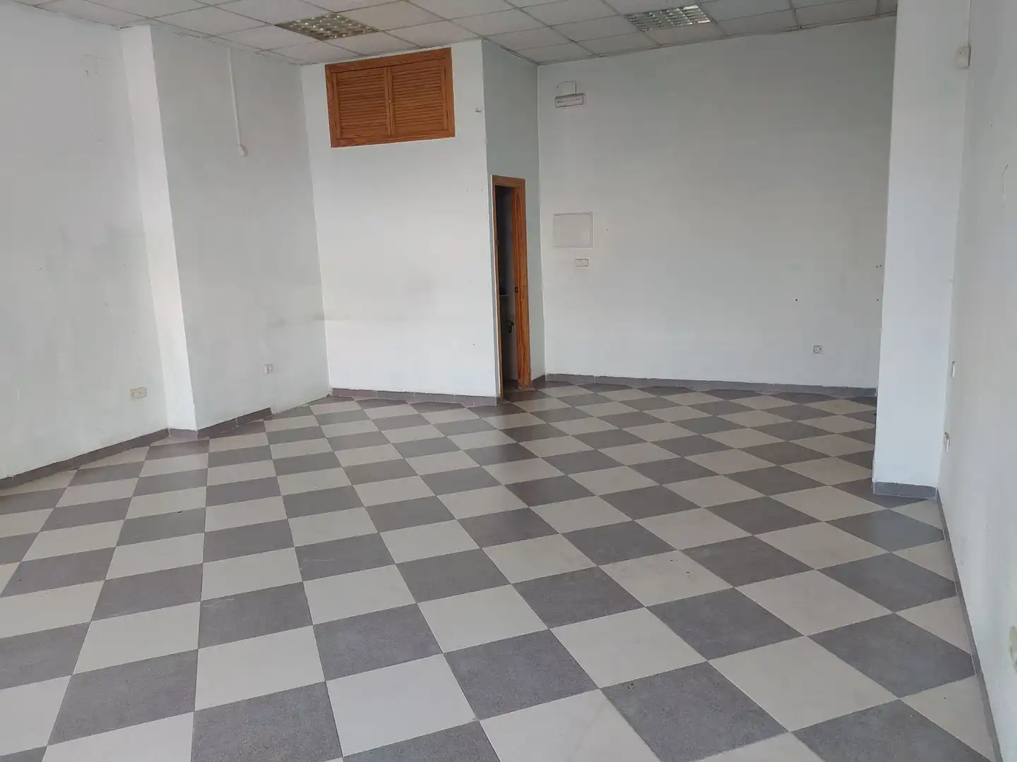 Local en venta en Linares