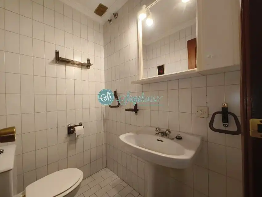 Badezimmer von Wohnung zum Verkauf in Segovia mit Heizung, Parkett und Terrasse