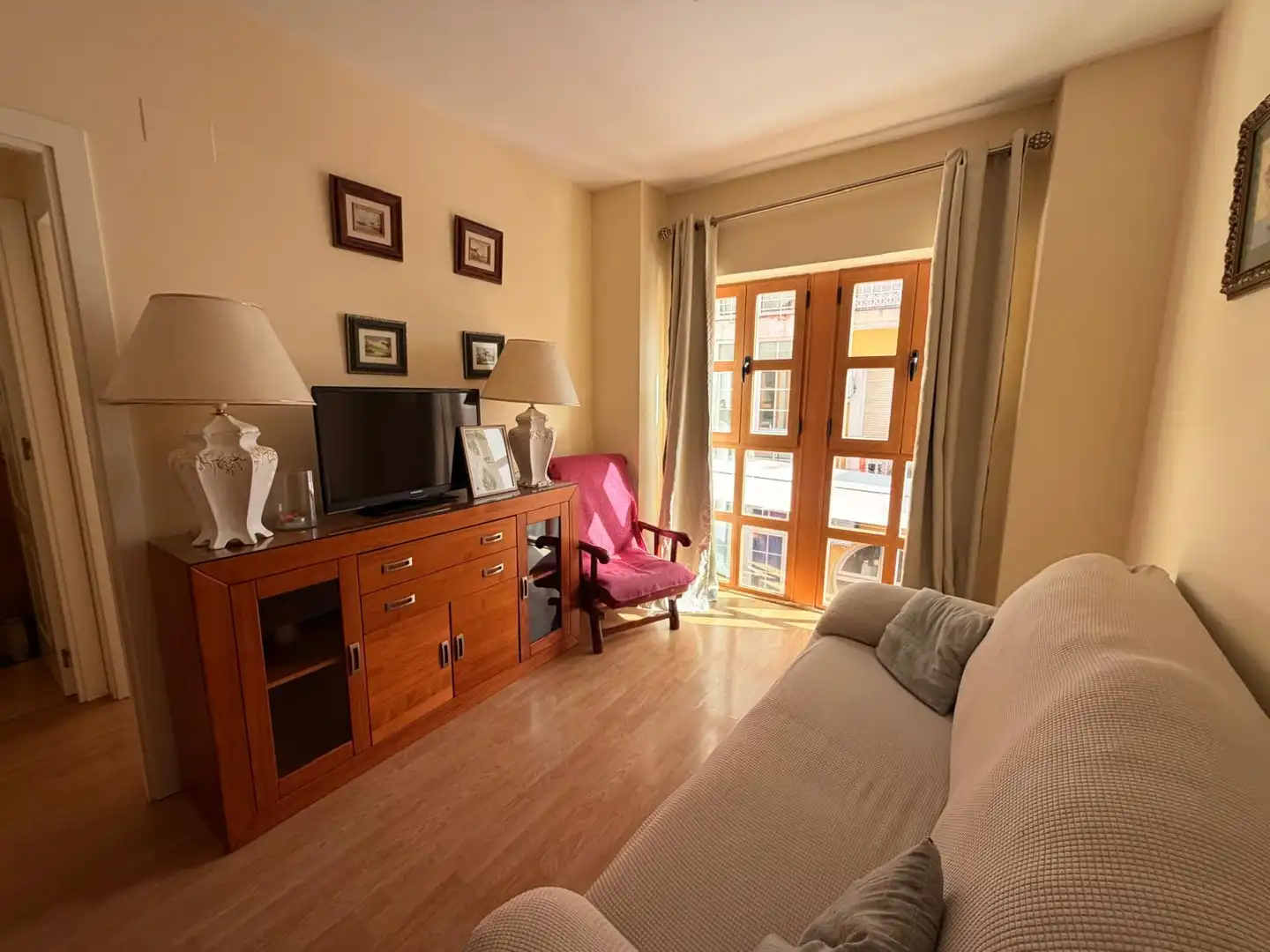 Living room of Flat for rent in Huelva  with Air Conditioner, Heating and Parquet flooring