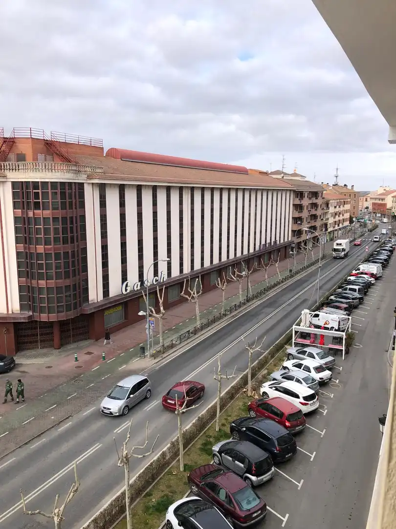 Vista exterior de Dúplex en venta en Arévalo con Parquet, Amueblado y Horno