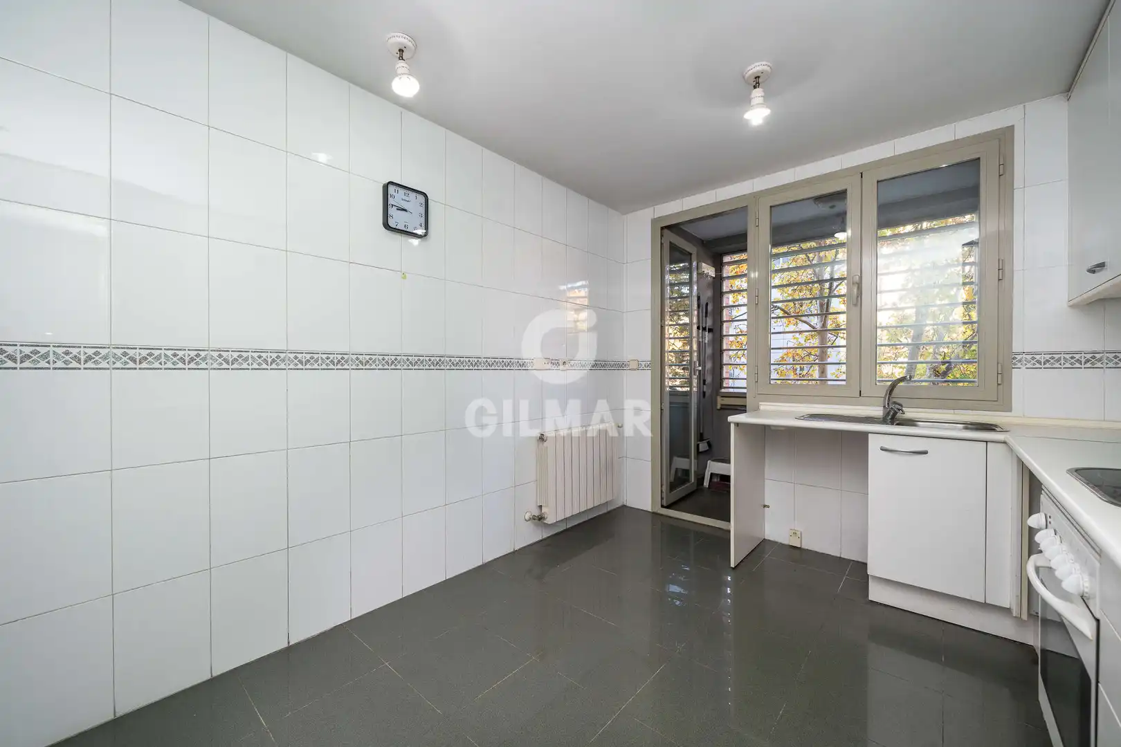 Cocina de Piso en venta en Madrid con Calefacción, Jardín privado y Trastero