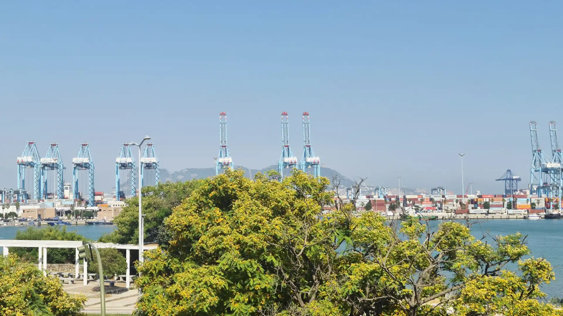 Vista exterior de Piso en venta en Algeciras con Alarma