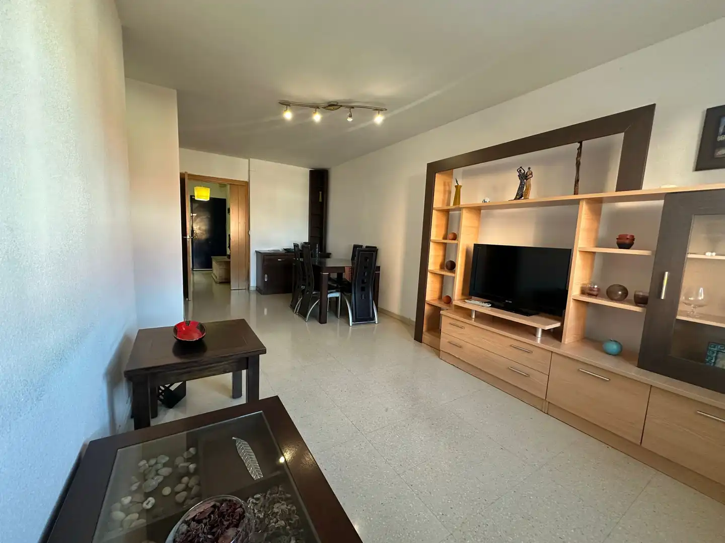 Wohnzimmer von Wohnung zum Verkauf in Camas mit Klimaanlage