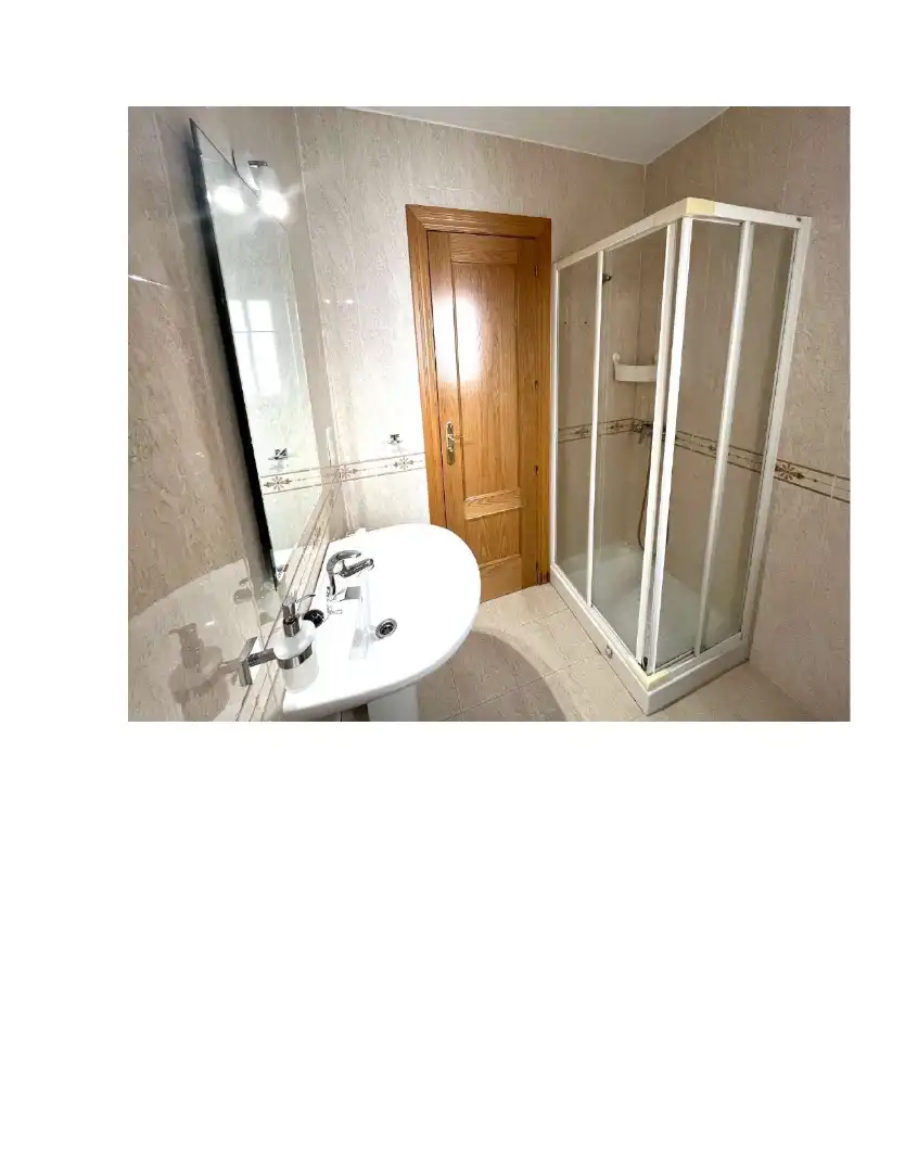 Baño de Piso de alquiler en Granada con Aire acondicionado, Calefacción y Amueblado