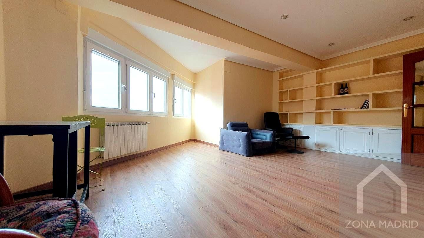 Living room of Flat to rent in  Madrid Capital  with Air Conditioner and Heating