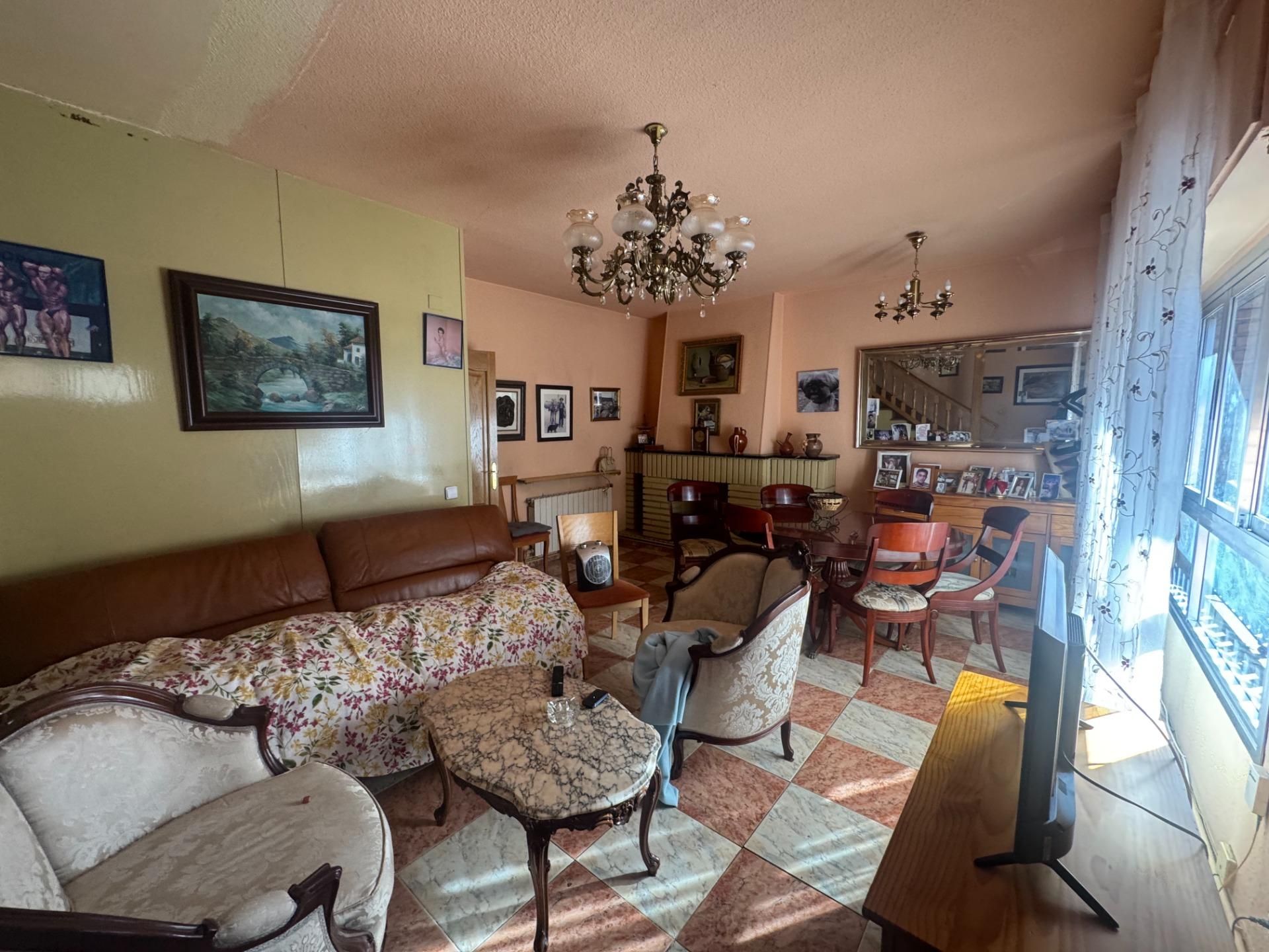 Sala de estar de Casa adosada en venta en  Madrid Capital con Calefacción