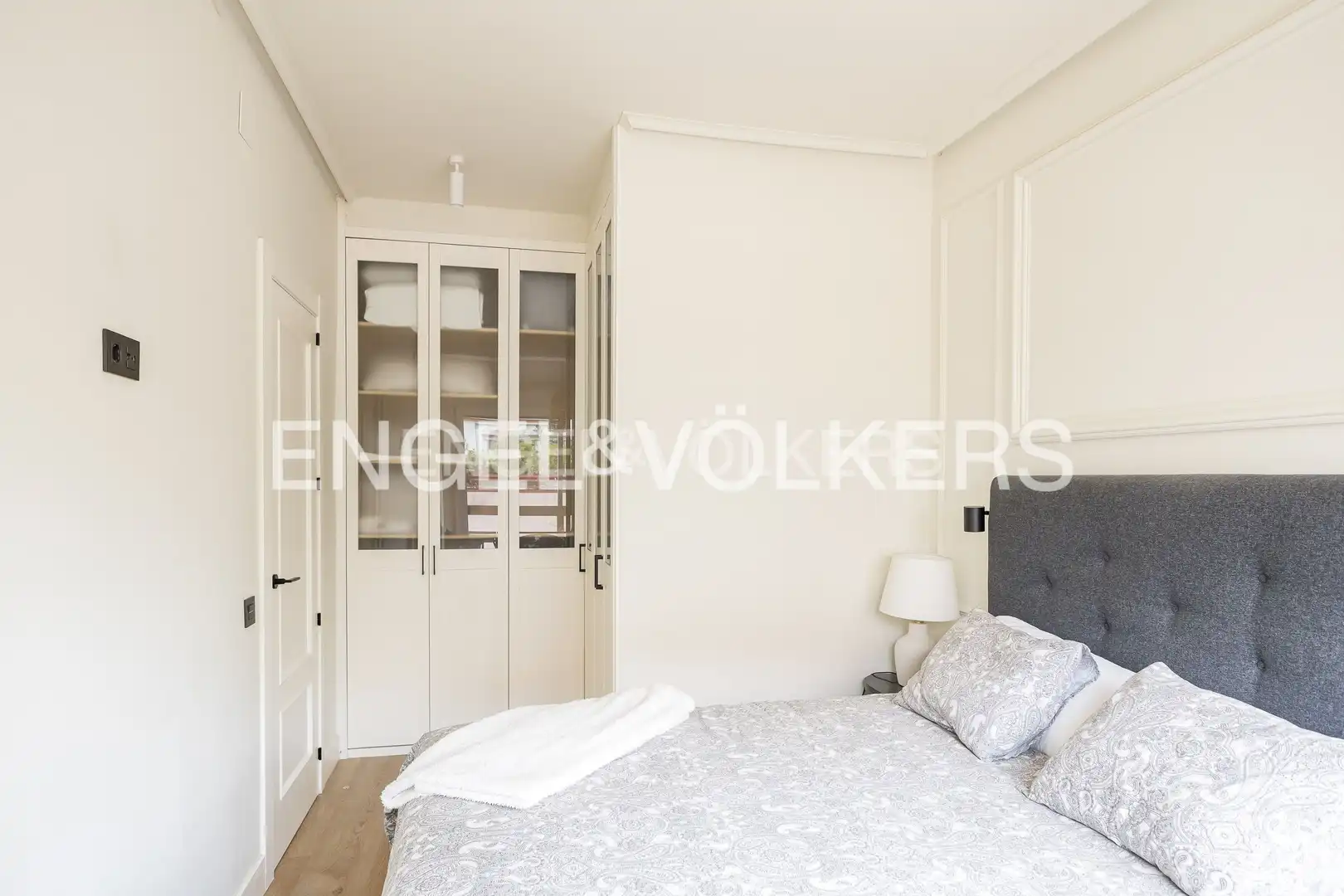 Bedroom of Flat for rent in Madrid  with Air Conditioner, Heating and Storage room