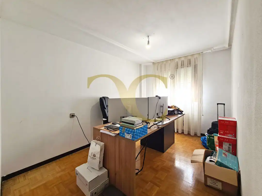 Piso en venta en Oviedo  con Calefacción y Trastero