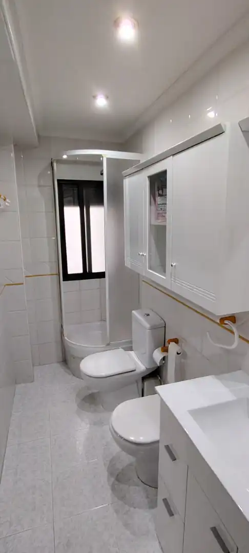 Bathroom of Flat for sale in Salamanca  with Heating, Parquet flooring and Furnished
