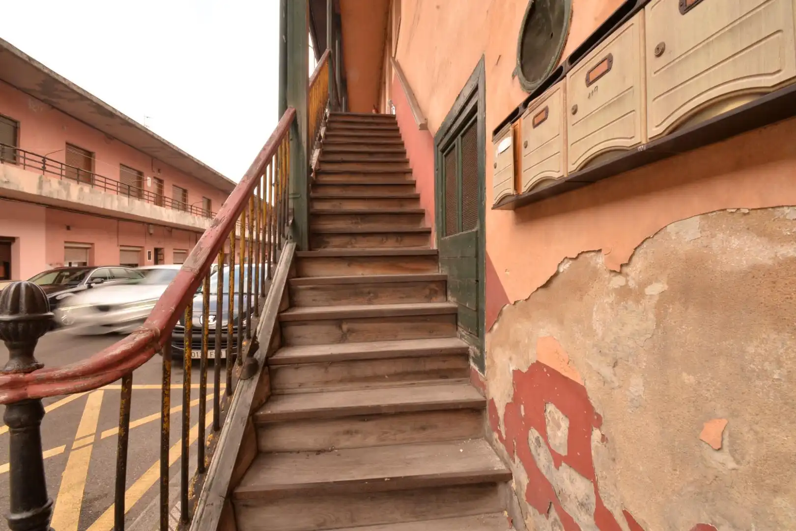 Vista exterior de Piso en venta en Oviedo  con Calefacción
