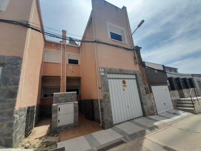 Vista exterior de Casa o xalet en venda en Puertollano amb Calefacció, Terrassa i Traster