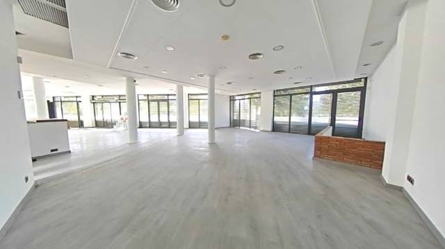 Local comercial en Venta en Carrer Canudas en Zona Industrial