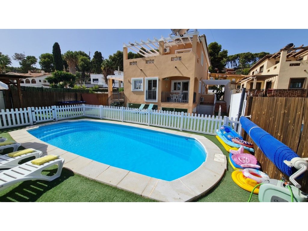 House or chalet for sale in Calle Paraiso, El Pinar- Palacio de Congresos