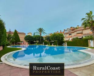 Vista exterior de Casa o xalet en venda en Alicante / Alacant amb Aire condicionat, Terrassa i Piscina