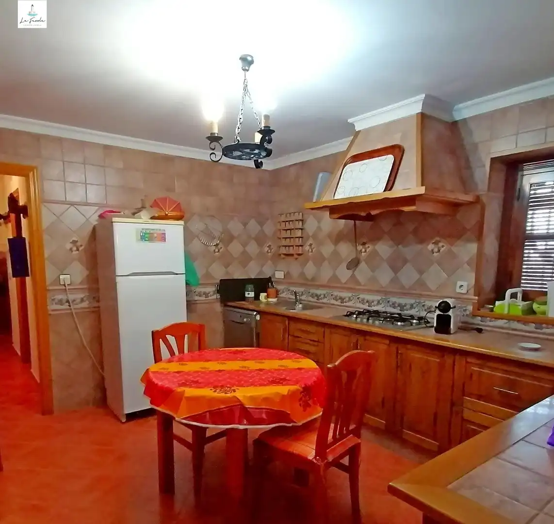 Cuina de Casa o xalet en venda en Villanueva del Trabuco amb Jardí privat, Traster i Moblat