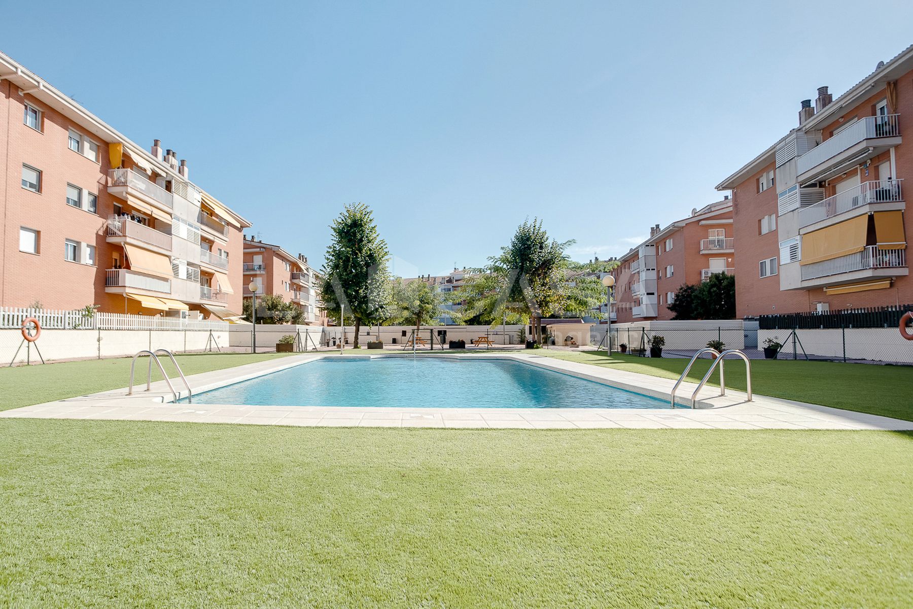 Piscina de Planta baixa en venda en Canovelles amb Terrassa i Piscina