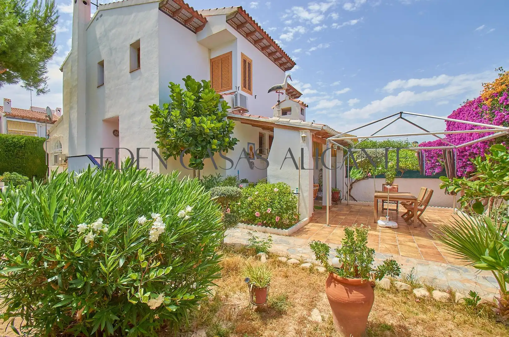 Casa aparellada amb terrassa en venda a Bellavista - Capiscol - Frank Espinós