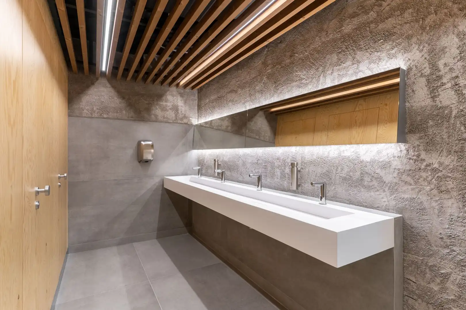 Baño de Oficina de alquiler en Barcelona con Aire acondicionado y Calefacción