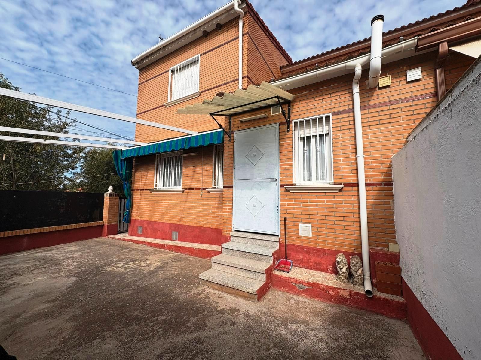 Exterior view of Single-family semi-detached for sale in Maqueda  with Air Conditioner, Heating and Private garden