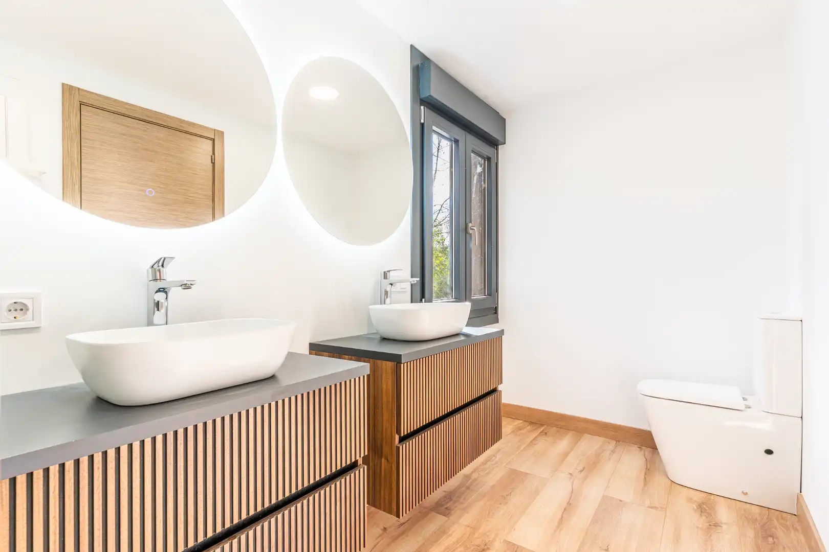 Bathroom of Houses for sale in Villanueva de la Cañada  with Air Conditioner, Heating and Private garden