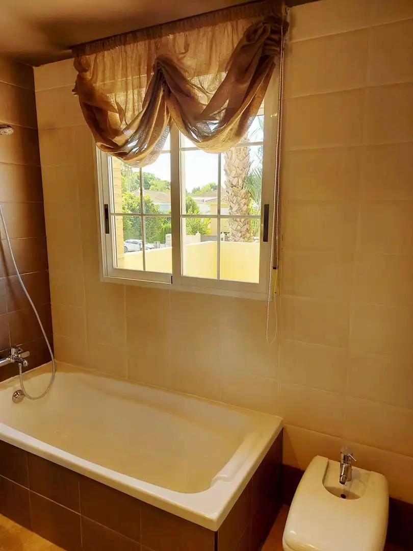 Bathroom of Houses for sale in La Pobla de Vallbona  with Air Conditioner, Heating and Private garden