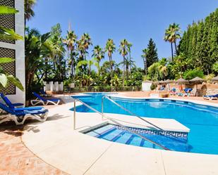 Piscina de Apartament en venda en Marbella amb Aire condicionat, Calefacció i Jardí privat