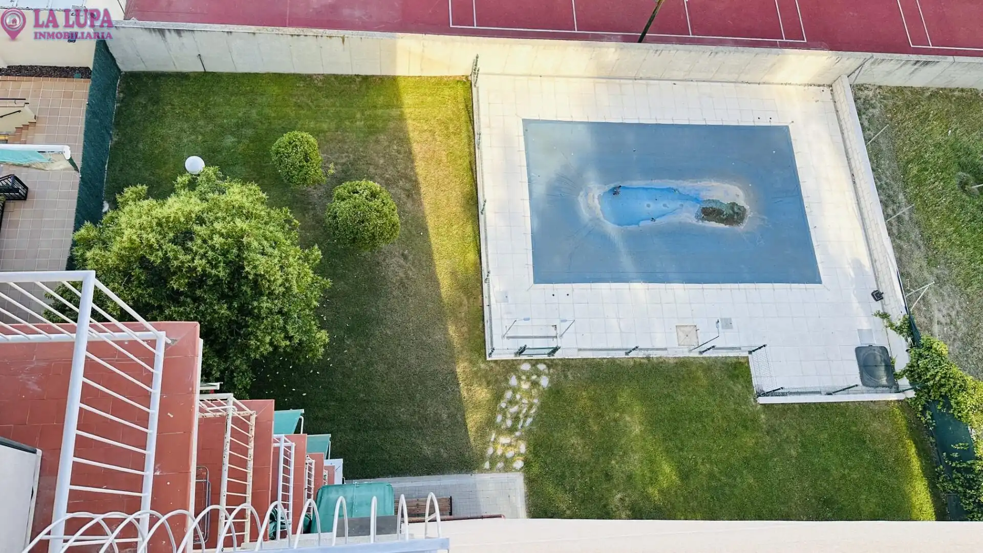 Swimming pool of Flat for sale in Madrid  with Air Conditioner, Heating and Private garden