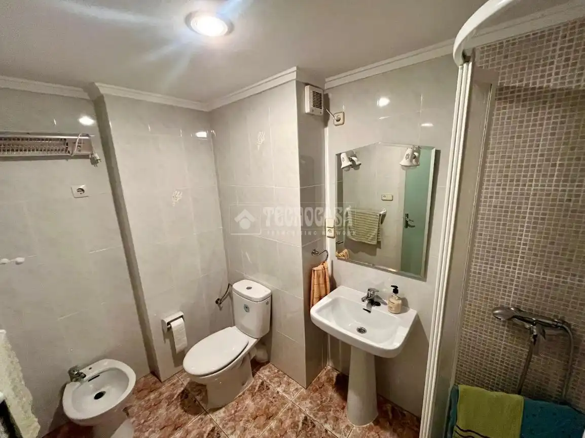 Bathroom of Flat for sale in Valencia  with Air Conditioner