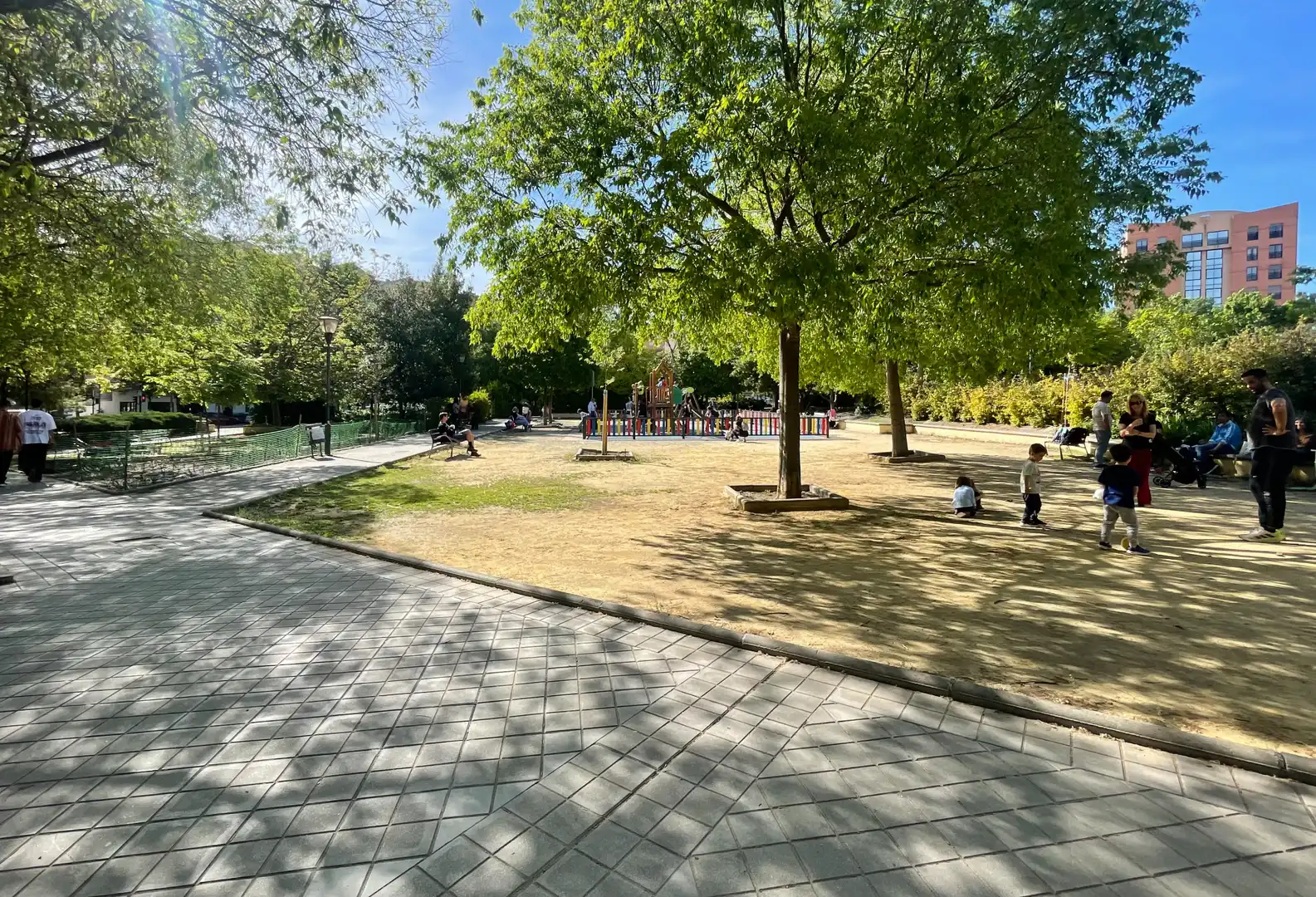 Vista exterior de Piso en venta en Granada con Aire acondicionado, Parquet y Amueblado