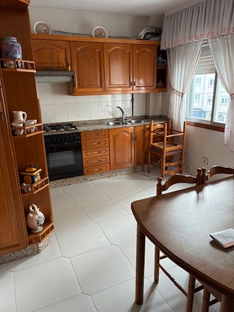 Cocina de Piso en venta en A Laracha   con Calefacción, Parquet y Trastero