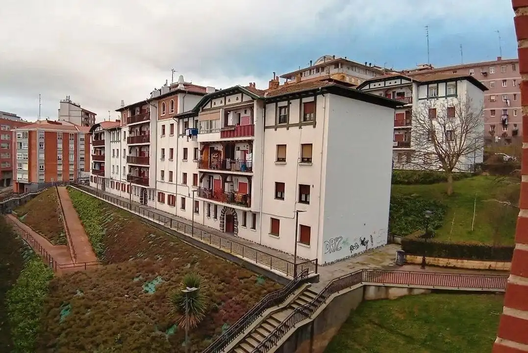 Vista exterior de Piso en venta en Santurtzi  con Calefacción, Trastero y Amueblado