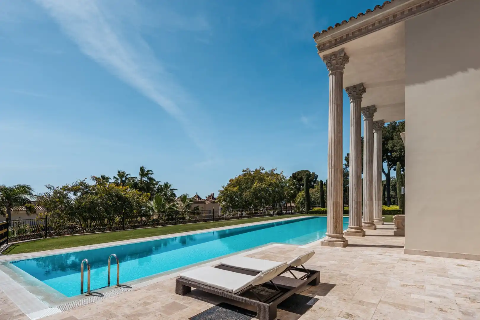 Piscina de Casa o chalet en venta en Marbella con Aire acondicionado, Calefacción y Jardín privado
