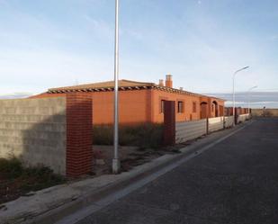 Vista exterior de Edifici en venda en Albalatillo
