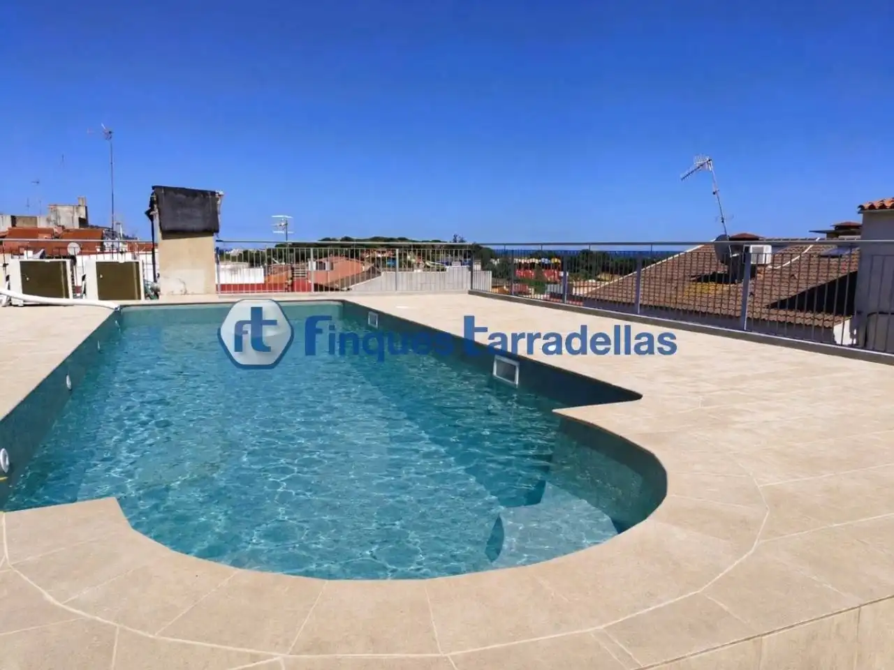 Piscina de Pis en venda en Palafolls amb Aire condicionat, Calefacció i Piscina comunitària