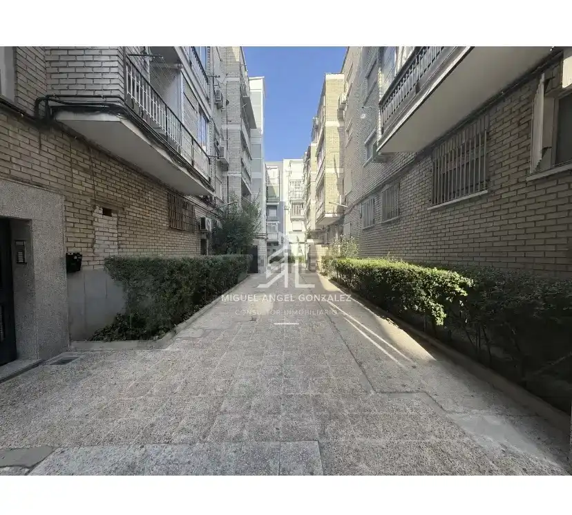 Vista exterior de Piso en venta en  Madrid Capital con Aire acondicionado