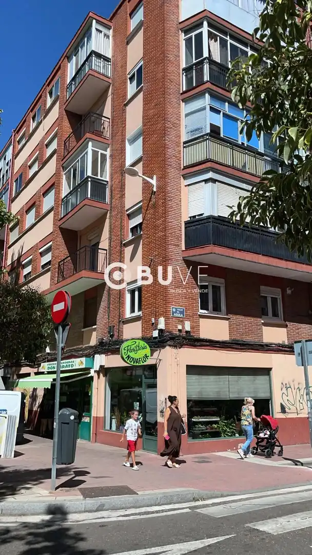 Vista exterior de Pis en venda en Valladolid amb Terrassa