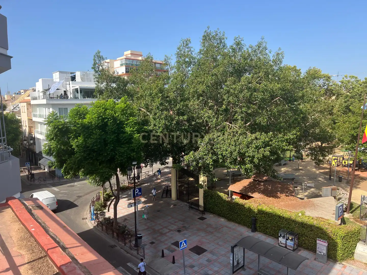 Edifici en venda a Avenida Condes de San Isidro, Fuengirola, Spain, -1, Puerto Deportivo