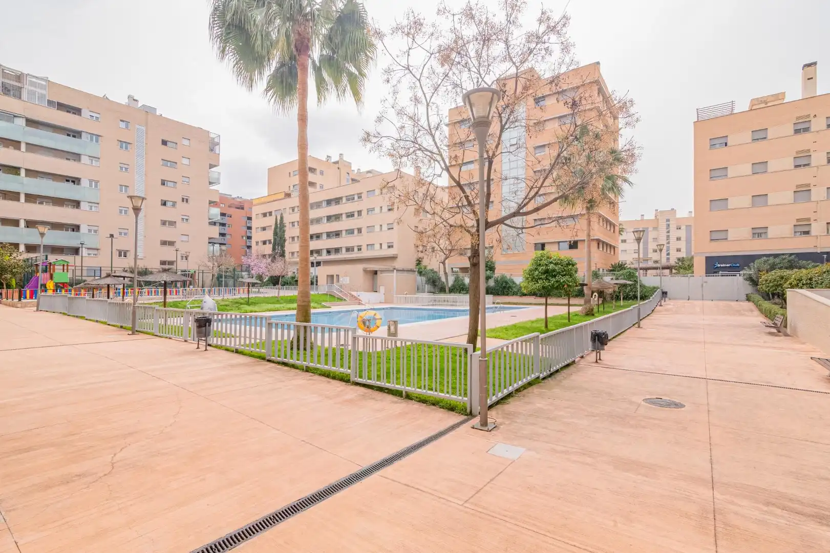 Vista exterior de Piso en venta en Granada con Aire acondicionado, Calefacción y Jardín privado