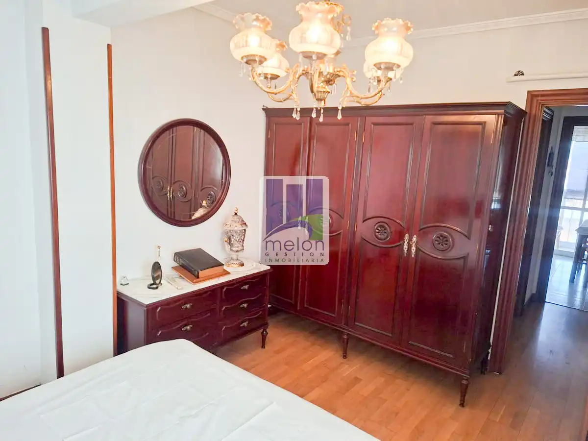 Habitación de Piso en venta en Burgos con Trastero